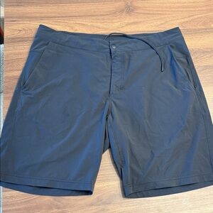 lululemon athletica Men's Hybrid Shorts - Black
